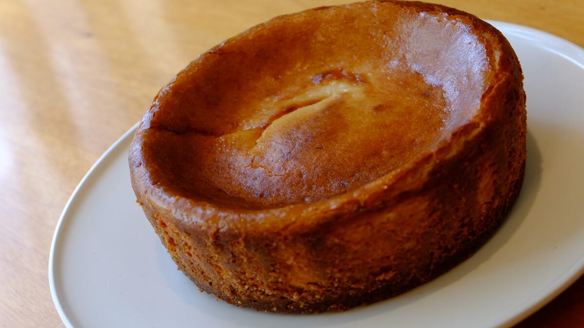 【ふるさと納税】美瑛のピザとチーズケーキセット　美瑛　北海道美瑛　美瑛町　北海道美瑛町　チーズケーキ　スイーツ　ピザ　ピッツァ　カルツォーネ　石窯　美瑛産　北海道産　クアトロフォルマッジ　美瑛産小麦　Abete（アベ―テ）[017-63] 2